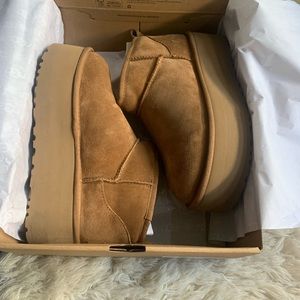 UGG Ultra Mini platforms: Chestnut: BRAND NEW
